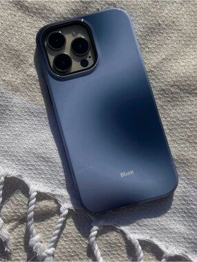 Blunt ‘oceana’ Blue Protective Phone Case for iPhone 17